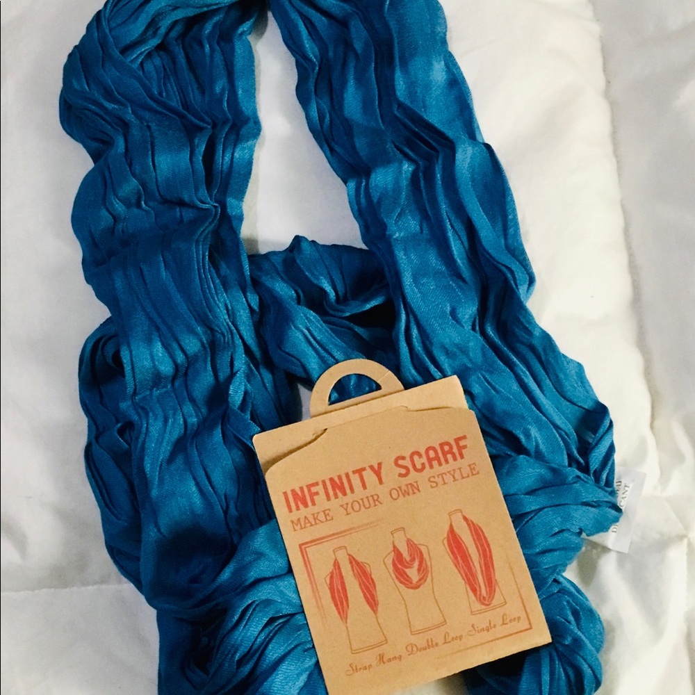 Gorgeous infinity scarf